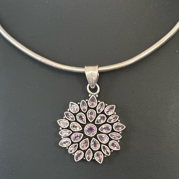 Amethyst flower statement 925 sterling silver pendant - Picture 3 of 9